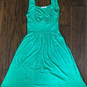 Forever 21 green dress sweetheart neckline